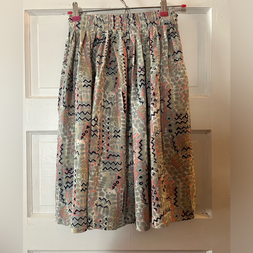 Flowy Midi skirt